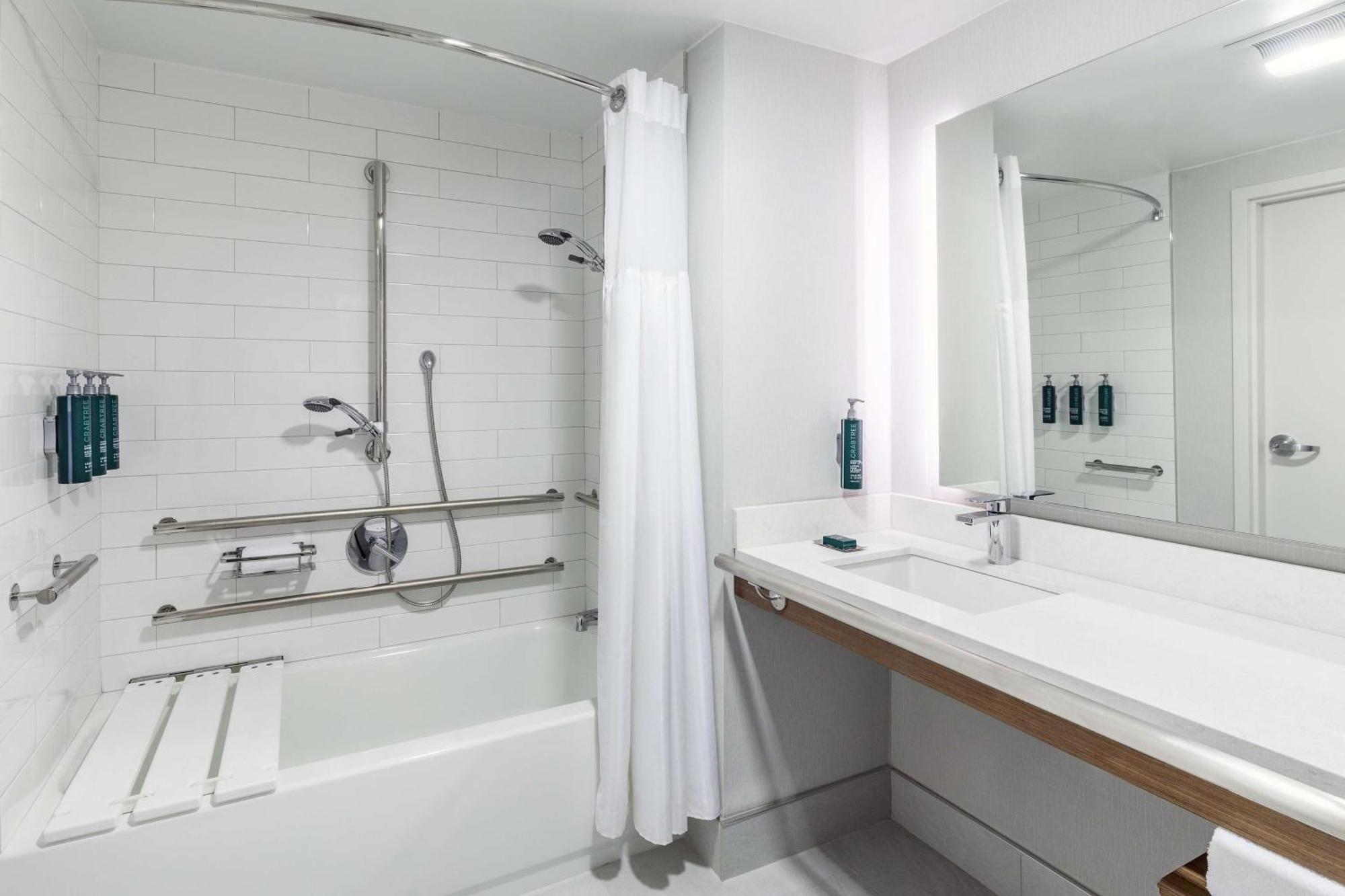 Doubletree By Hilton Boston/Westborough Hotel Ngoại thất bức ảnh